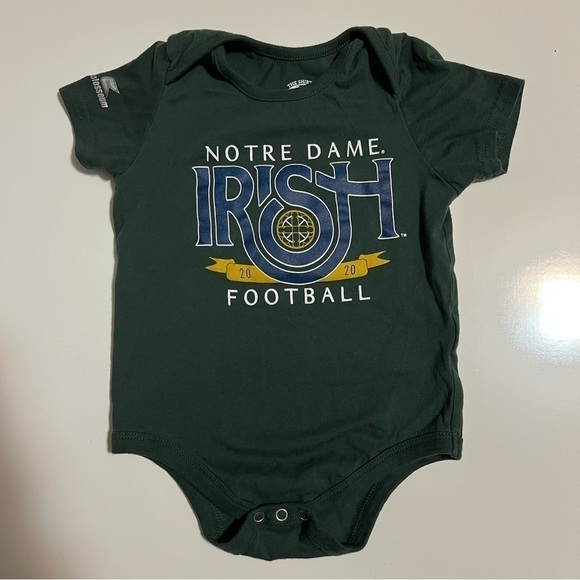 Infant Colosseum Green Notre Dame
Fighting Irish 2020 The Shirt Bodysuit. - Picture 1 of 5